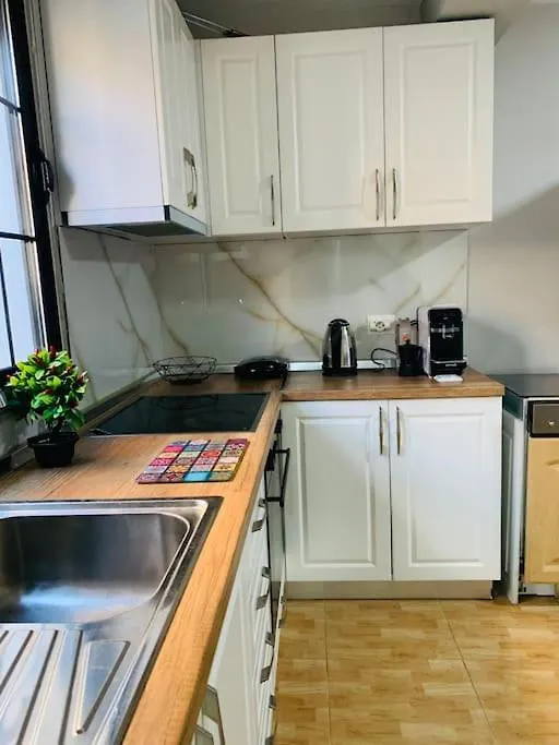 Well-Equipped Apartment In Top Location Of Tirana